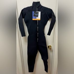 NWT Womens size 6 wetsuit